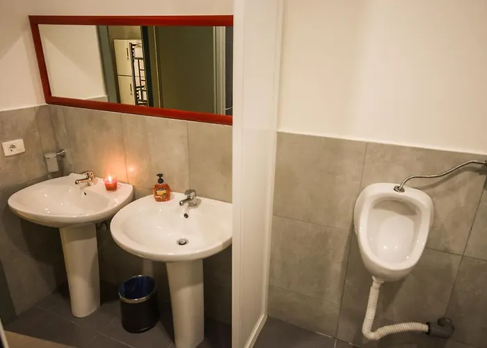 Vanilla Sky Boutique 旅馆 地拉那